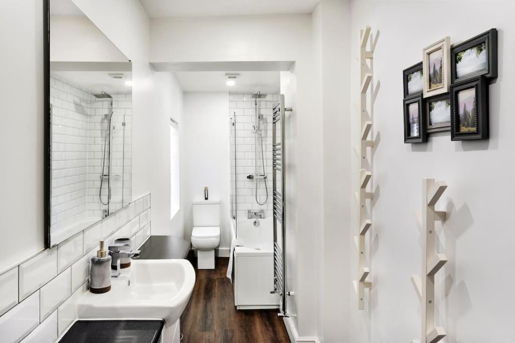 Stunning 4Bed Townhouse By Hic & Trendy Kings Quarter! Βίλα Χαρογκέιτ Εξωτερικό φωτογραφία